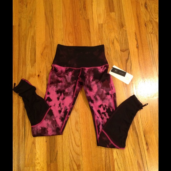 NWT Sweaty Endeavor Tght by LULULEMON - Picture 3 of 4