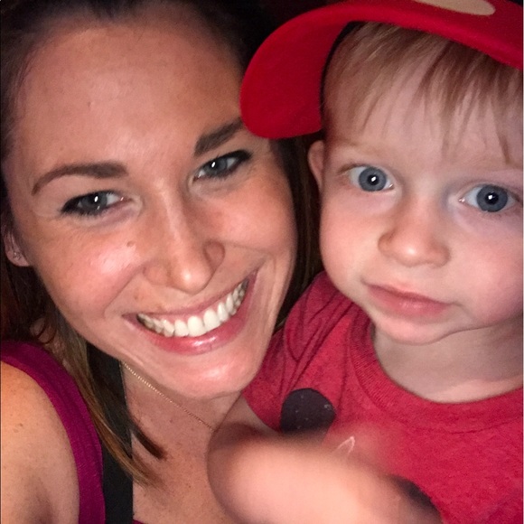 Meet your Posher, Caitlin - Picture 2 of 3