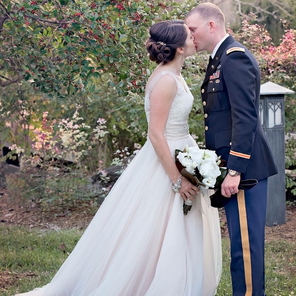 Meet your Posher, Caitlin - Picture 3 of 3