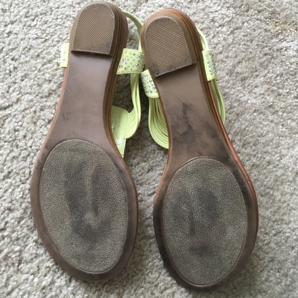 🐯Madden Girl chartreuse rhinestone sandals - Picture 3 of 4