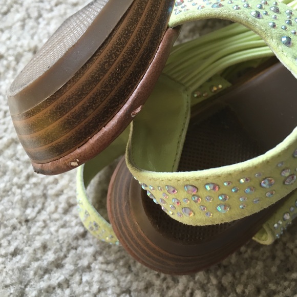 🐯Madden Girl chartreuse rhinestone sandals - Picture 4 of 4