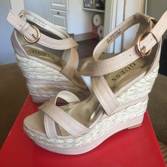 SUPER CUTE Guess wedges