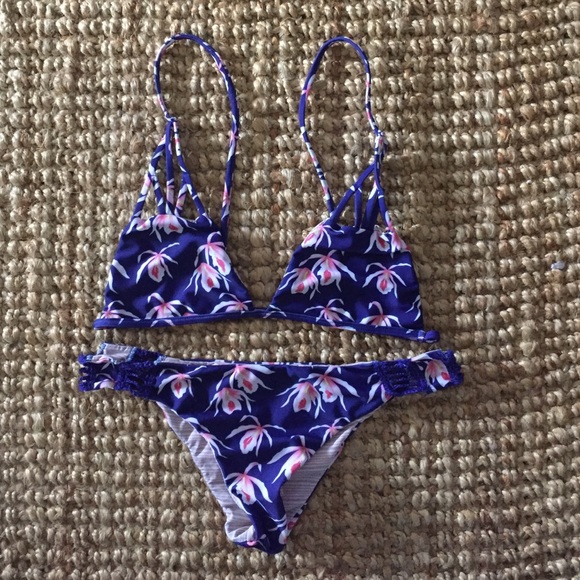 ACACIA Blue Orchid Santorini Top L/Gili Bottom M