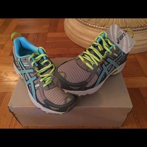 NWT!Asics running sneakers