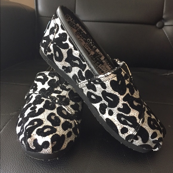 TOMS FOR GIRLS, new and discontinued