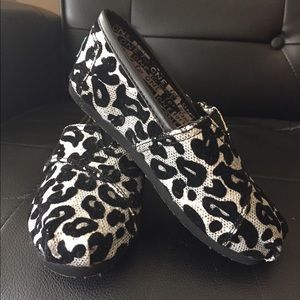 TOMS FOR GIRLS, new and discontinued