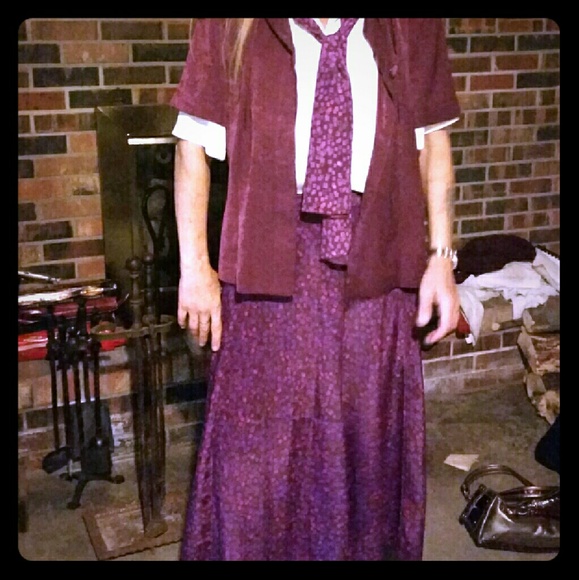 Skirt suit
