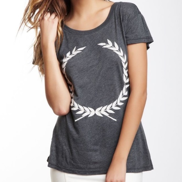 Wildfox Tops - WILDFOX Laurel Tee ⭐️NWOT⭐️