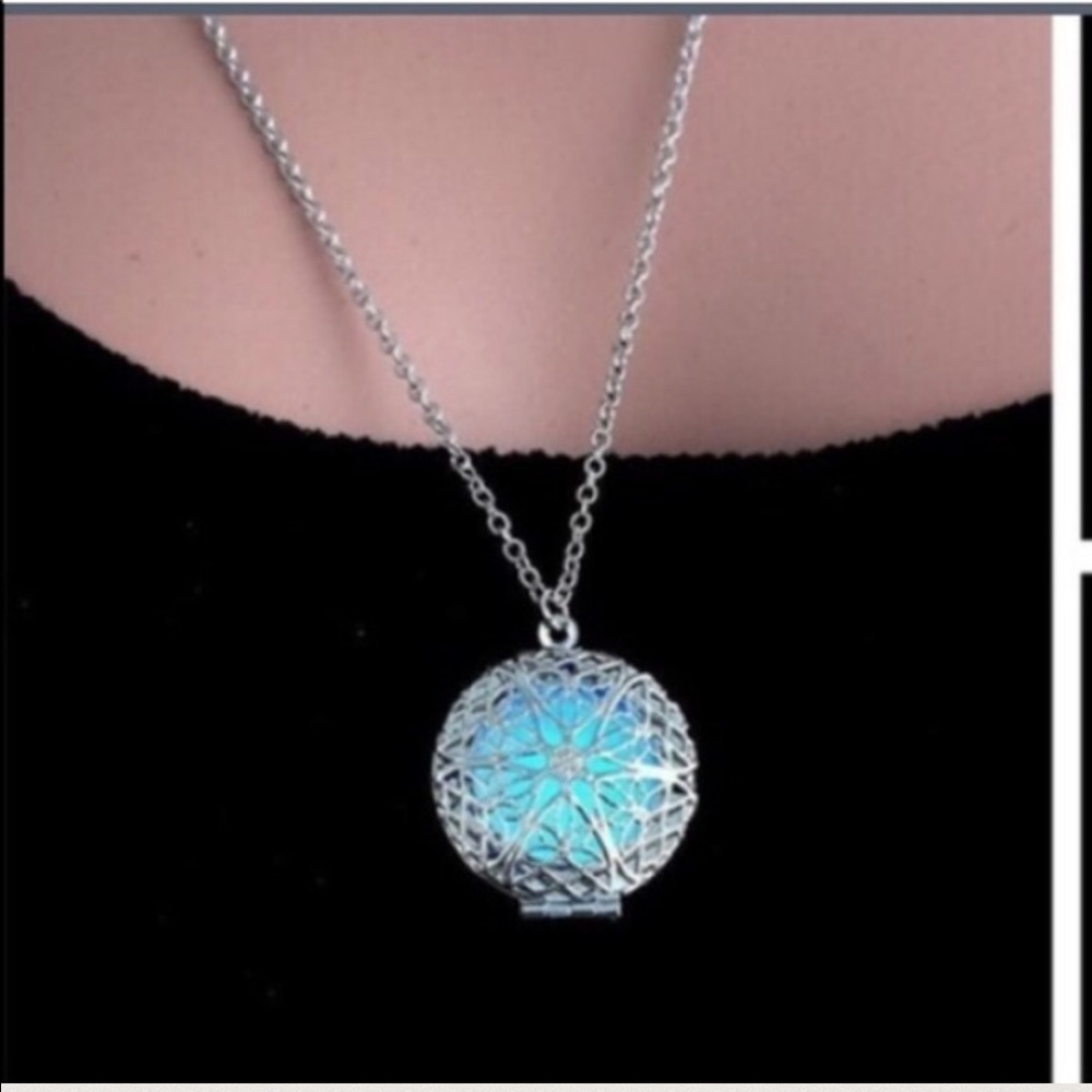 Magic locket necklace - Picture 1 of 3
