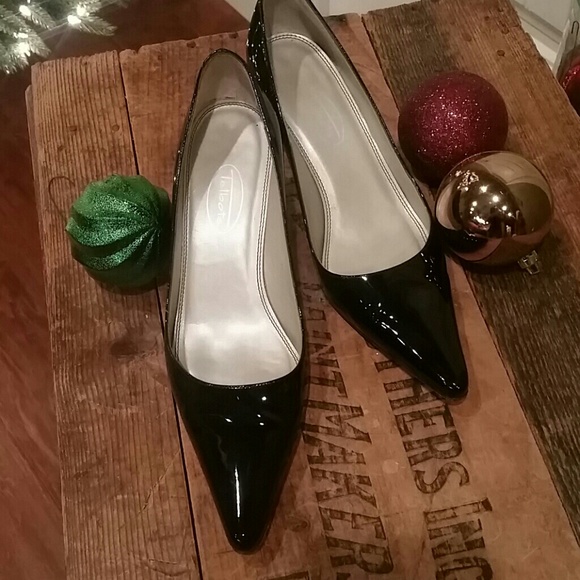 Talbots Shoes - Classic Talbots Black Patent Pumps, Size 7M