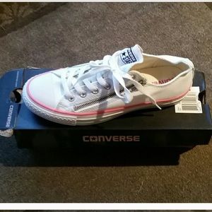New I the box converse sneakers