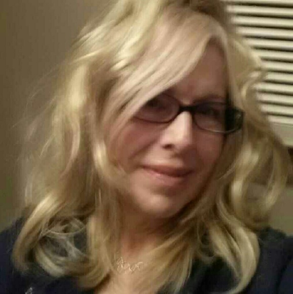 Meet your Posher, Sharon - Picture 2 of 4