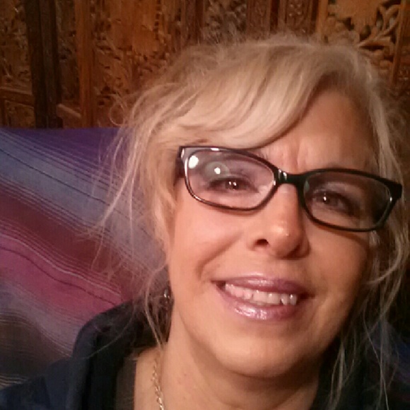 Meet your Posher, Sharon - Picture 3 of 4