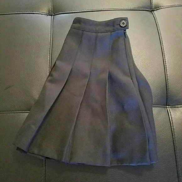 Black pleated skirt
