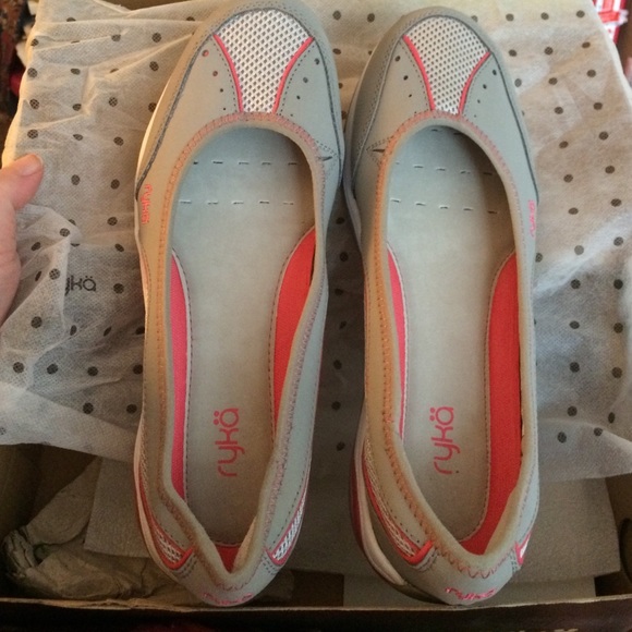 Brand new Ryka slip ons!