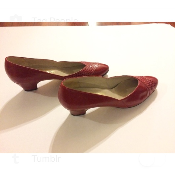 HP 🏆 vintage Ferragamo heels - Picture 4 of 6