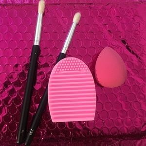 beauty set: makeup brushes, beauty sponge, cleaner