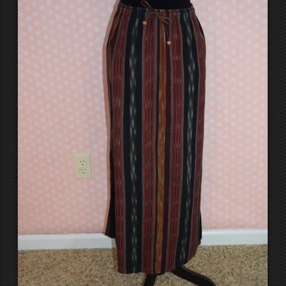 White Stag XL 16-18 Straight Skirt Black Burgandy