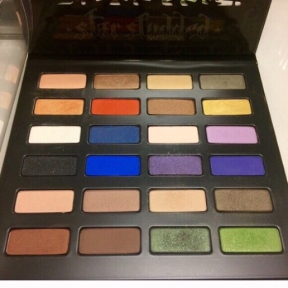 Kat Von D - Star Studded Eyeshadow Book ✨