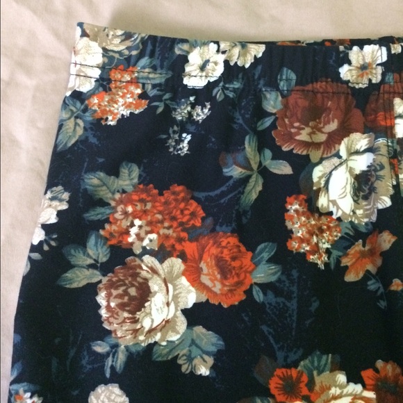 🆕Blooming Autumn Leggings🍂LAST PAIR NO RESTOCK🍂 - Picture 4 of 4