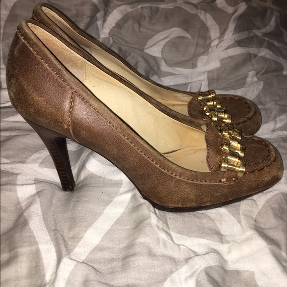 Distresses brown leather heels