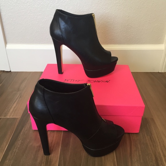 Betsy Johnson black platform heels