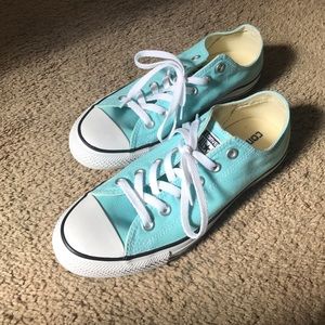 Pool Blue Low Converse, NWOT women's 9 Men's 7