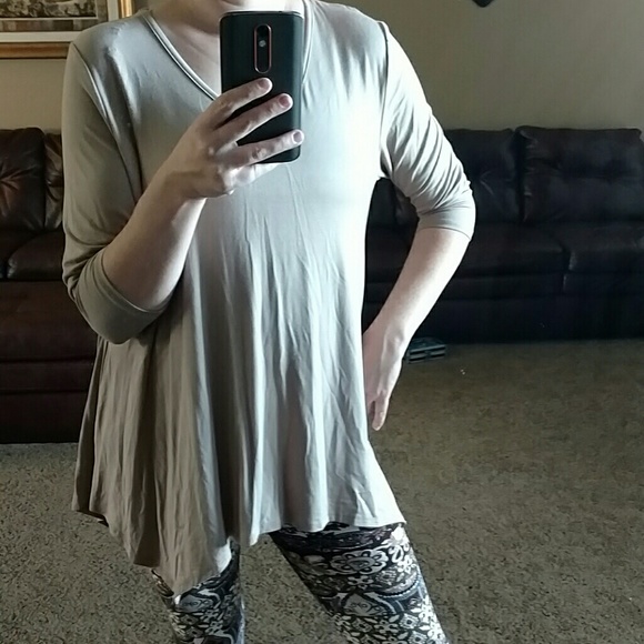 LAST 1 SALE *Large 🍂 Mocha Asymetrical Hem Top - Picture 3 of 3