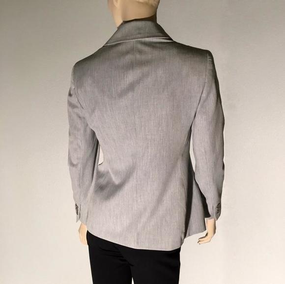 Rena Rowan stretch light gray blazer -- size 2P - Picture 2 of 4