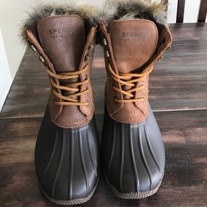 Sperry woman's snow boots size 8