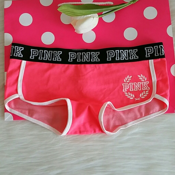 2 New Vs Pink Logo Boyshort Size M .Never worn - Picture 3 of 4