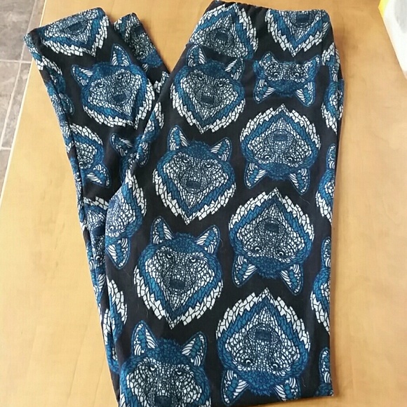 FLASH SALE Lularoe OS Mosaic Wolves