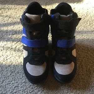 NWOT Simply Vera Vera Wang wedged sneakers