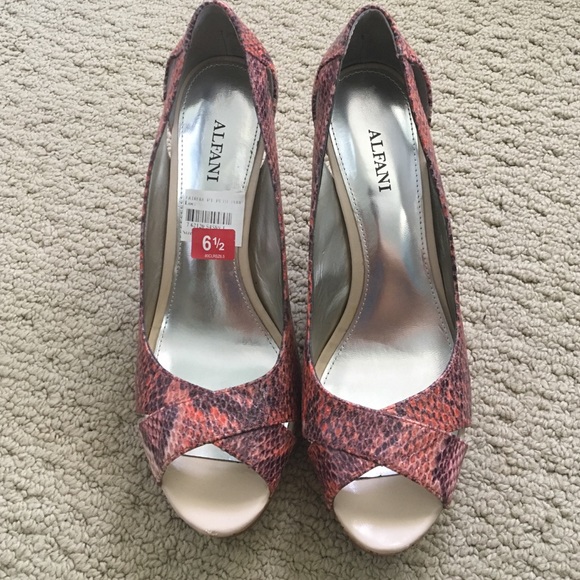 Alfani Fairfax snake heels - Picture 4 of 4