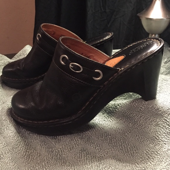 ⭐️Host Pick 09/05/17! ⭐️🎉Born black slip ons!