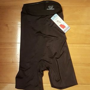 NWT SPANX ASSETS, Black High-Waist Mid-Thigh