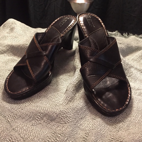 ⬇️⬇️. Born criss cross heeled sandals.