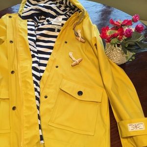 Size 4 Joules raincoat