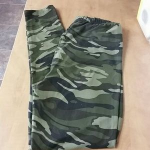 NWOT Lularoe camo leggings