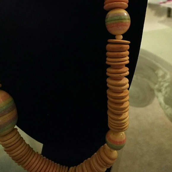 GORGEOUS EARTHTONE BEADED NECKLACE - Picture 3 of 3