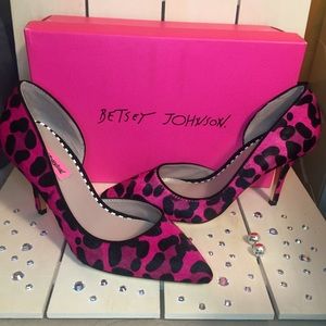 Betsey Johnson Cossmo Pump Size 8