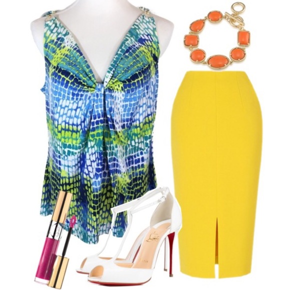 MICHAEL Michael Kors Tops - 💥30% off 3+ item bundles💥