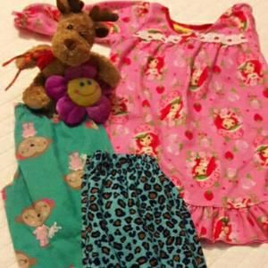 🛏Goodnight. 1 strawberry shortcake and 2 extra pj