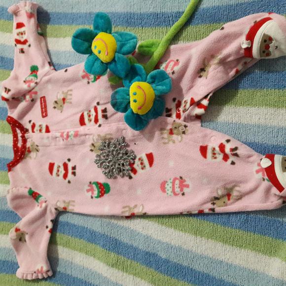 😇Santa sleeper santa keeping babys toes warm😇