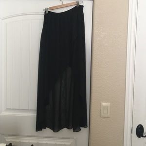 High-wasted, high-low skirt
