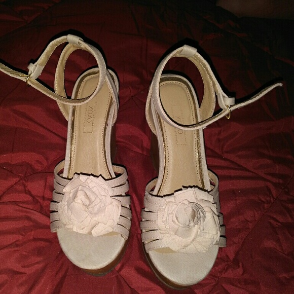 Peep toe canvas wedges with flower - Picture 2 of 3