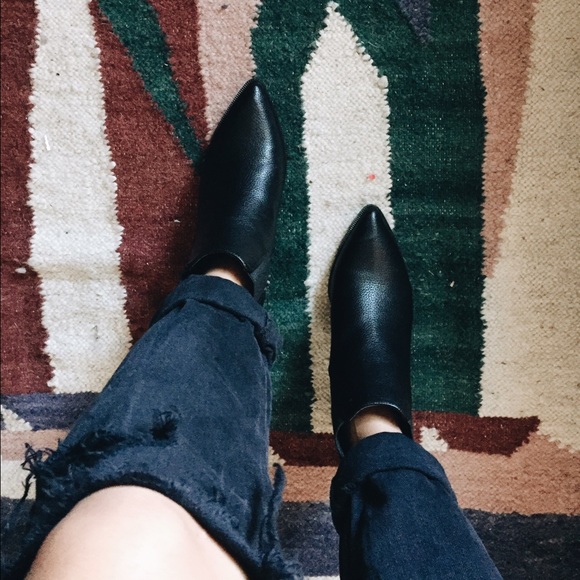 SOLD: ASOS Black Pointed Leather Bootie - Picture 2 of 4