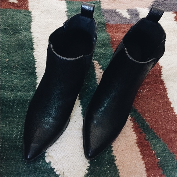 SOLD: ASOS Black Pointed Leather Bootie - Picture 3 of 4