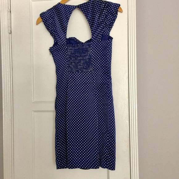 Hot Guess polka dot dress in size 0. 💋 - Picture 3 of 4
