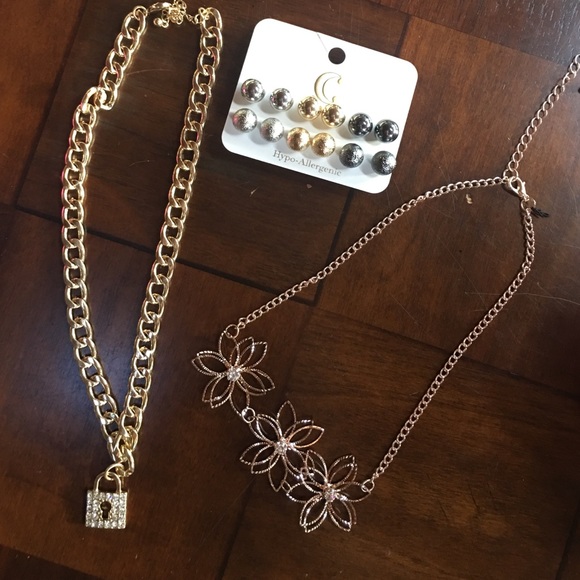 6 pairs of earrings + 2 necklaces
